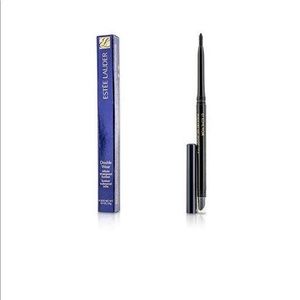 Estée Double Wear
Infinite Waterproof Eyeliner